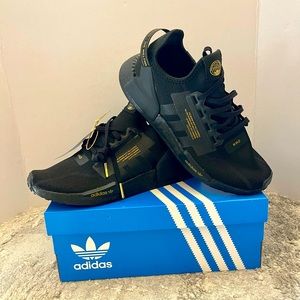 Adidas NMD R1 V2 SHOES